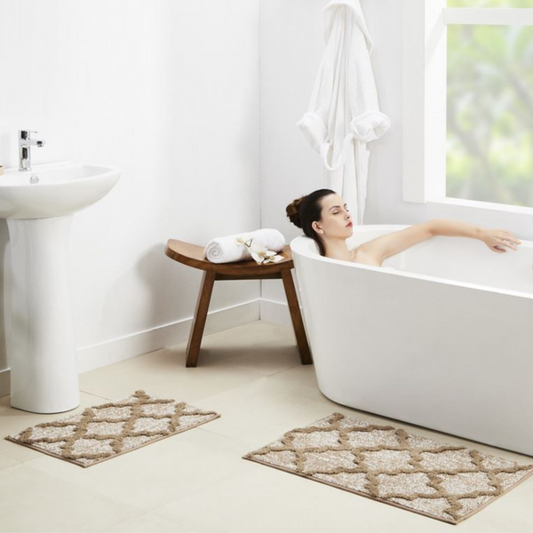 Bath Mats - Set of 2 - Quatrefoil Design - Non Slip Microfibre Plush Soft