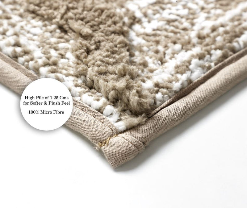 Bath Mats - Set of 2 - Quatrefoil Design - Non Slip Microfibre Plush Soft