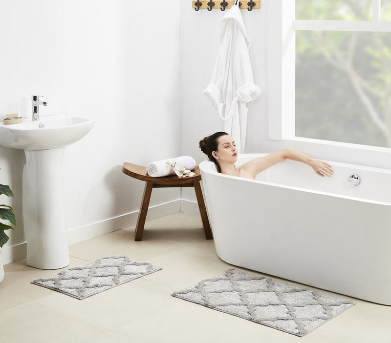 Bath Mats - Set of 2 - Quatrefoil Design - Non Slip Microfibre Plush Soft