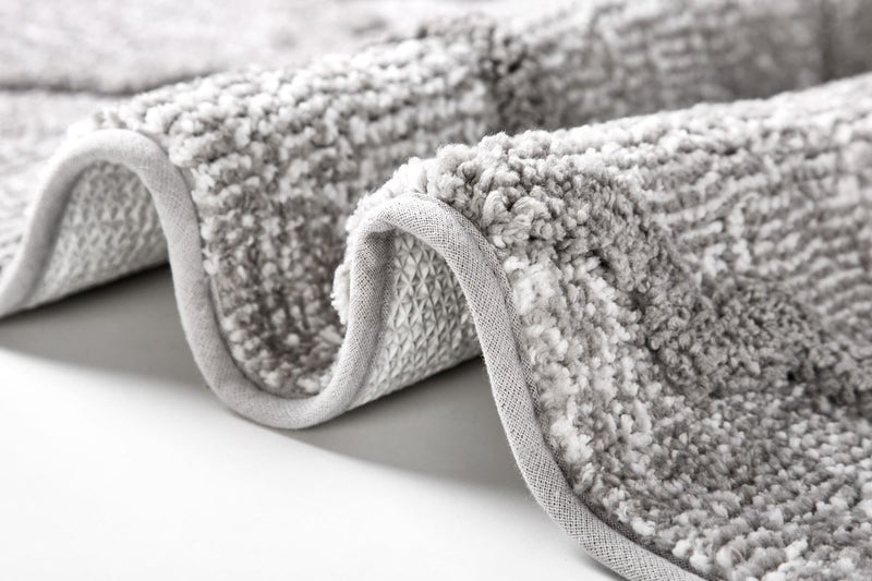 Bath Mats - Set of 2 - Quatrefoil Design - Non Slip Microfibre Plush Soft
